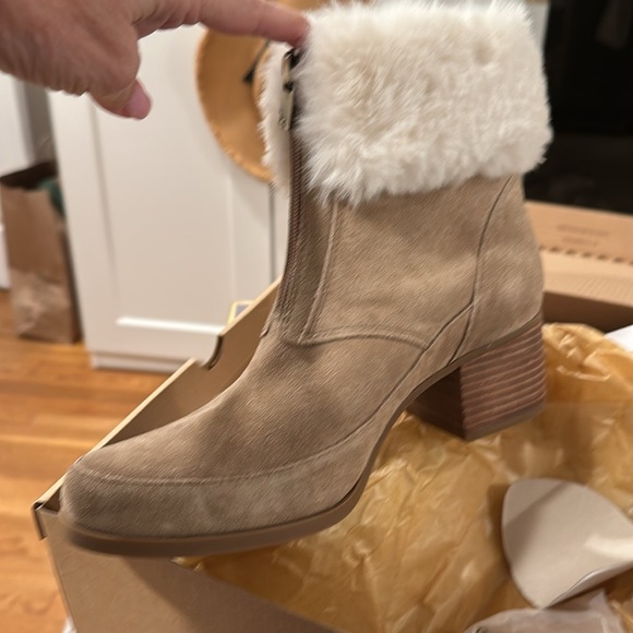 Ladies suede heel booties - Picture 2 of 4